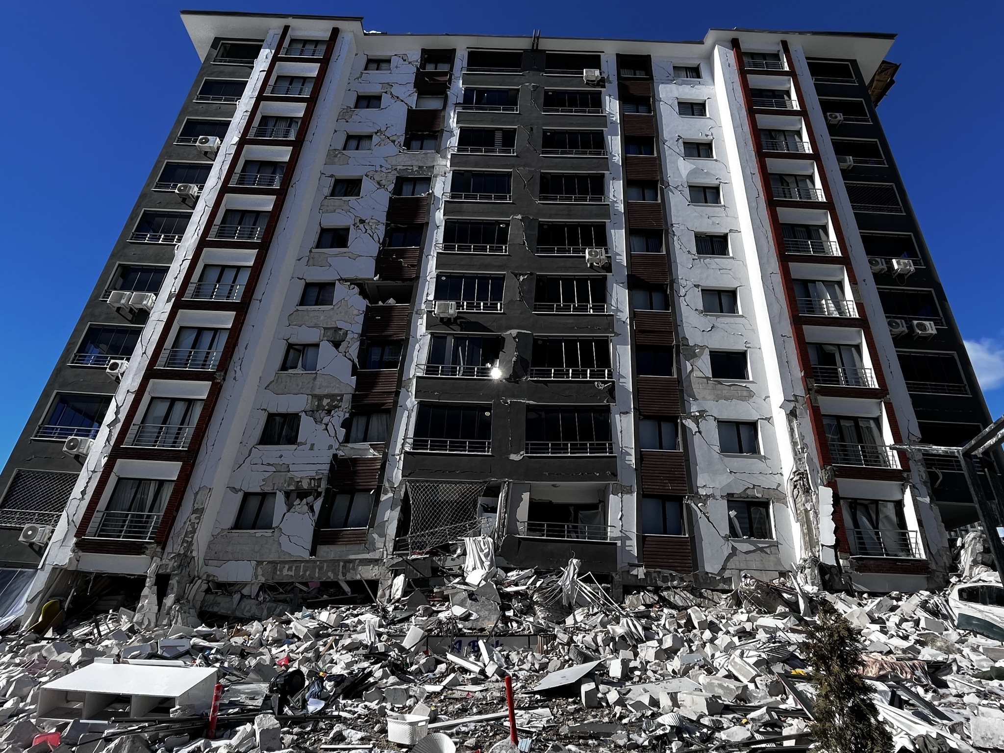 Collapsed buildings — image 12