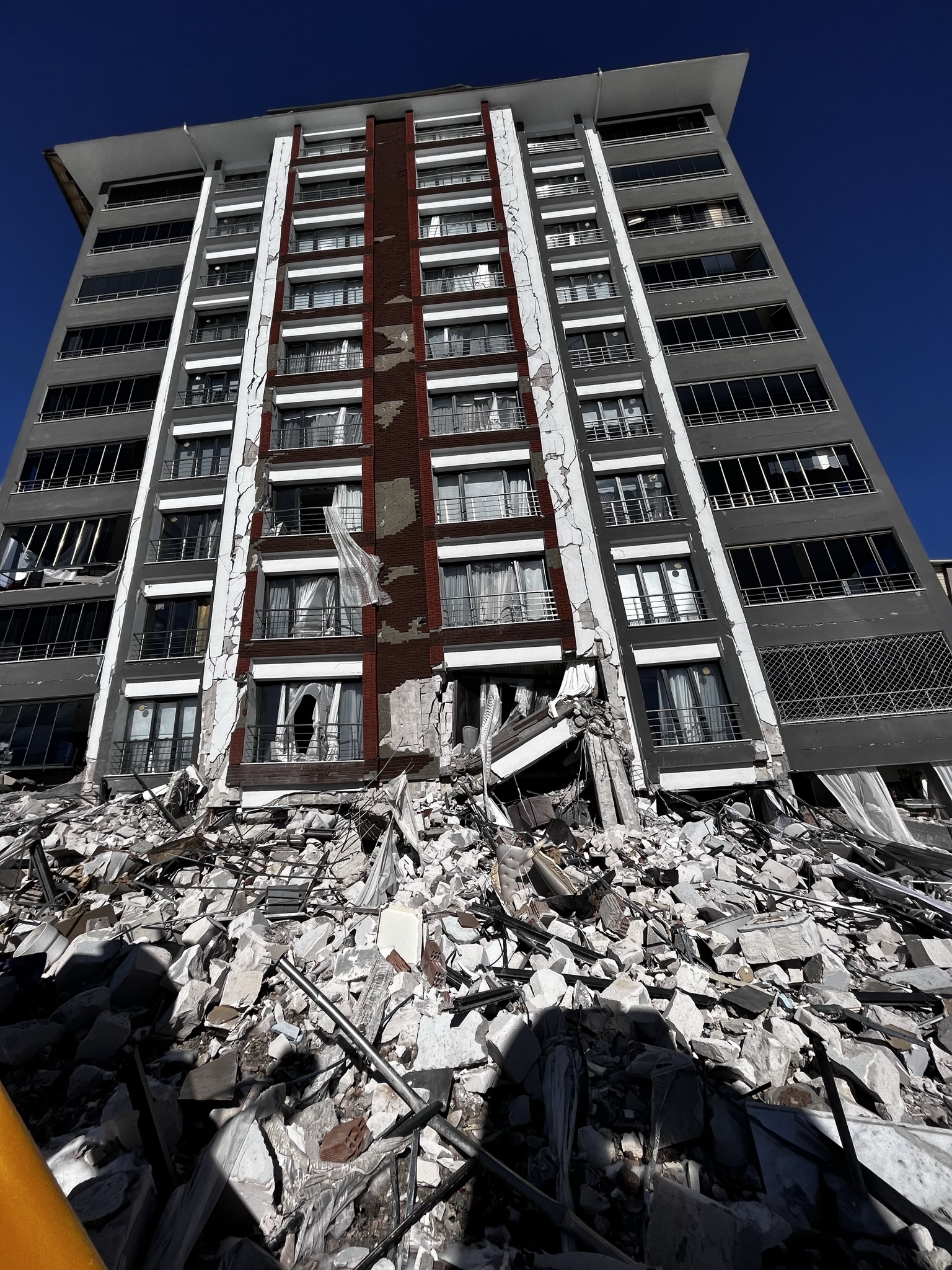 Collapsed buildings — image 13