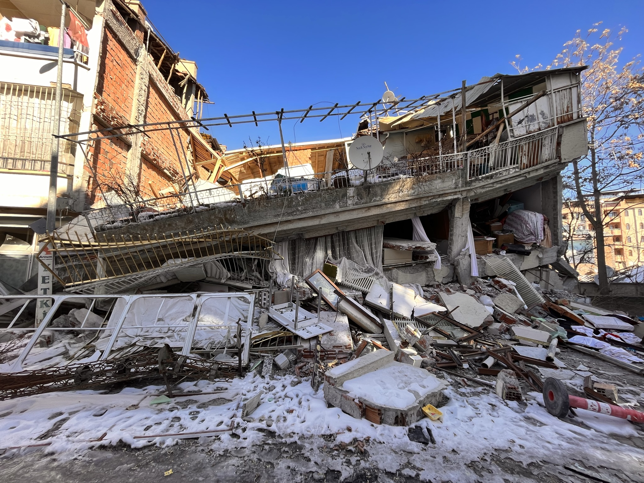 Collapsed buildings — image 16