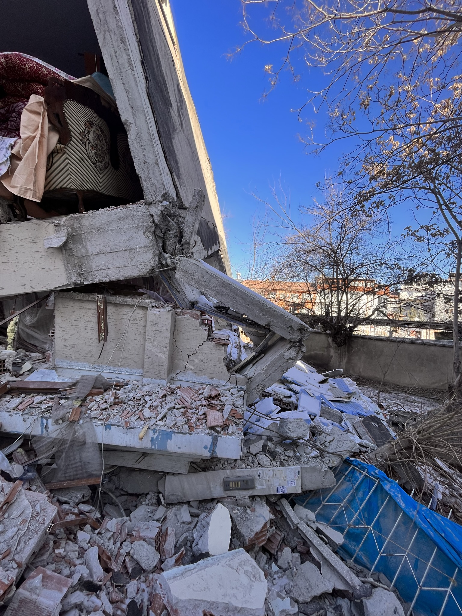 Collapsed buildings — image 8