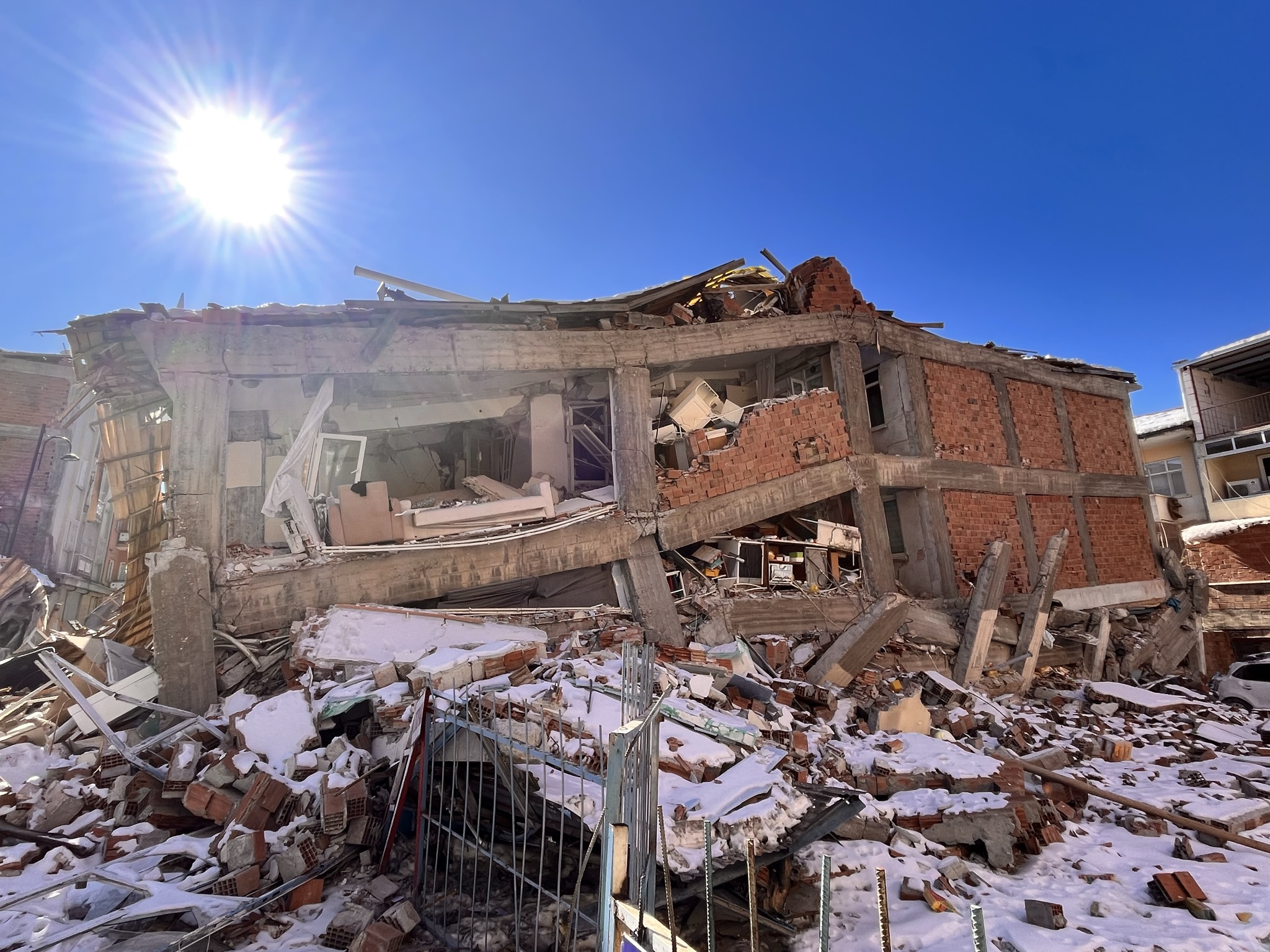 Collapsed buildings — image 9