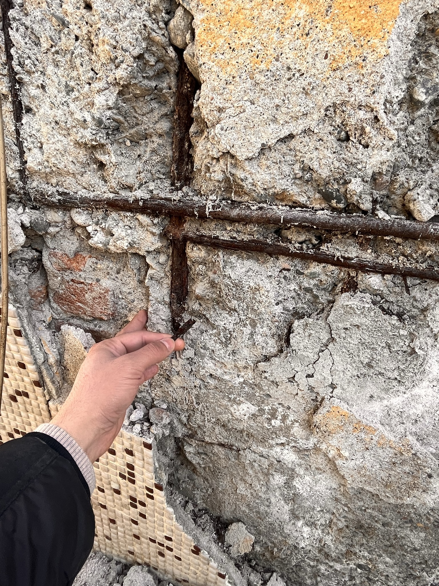 Corroded bars — image 8