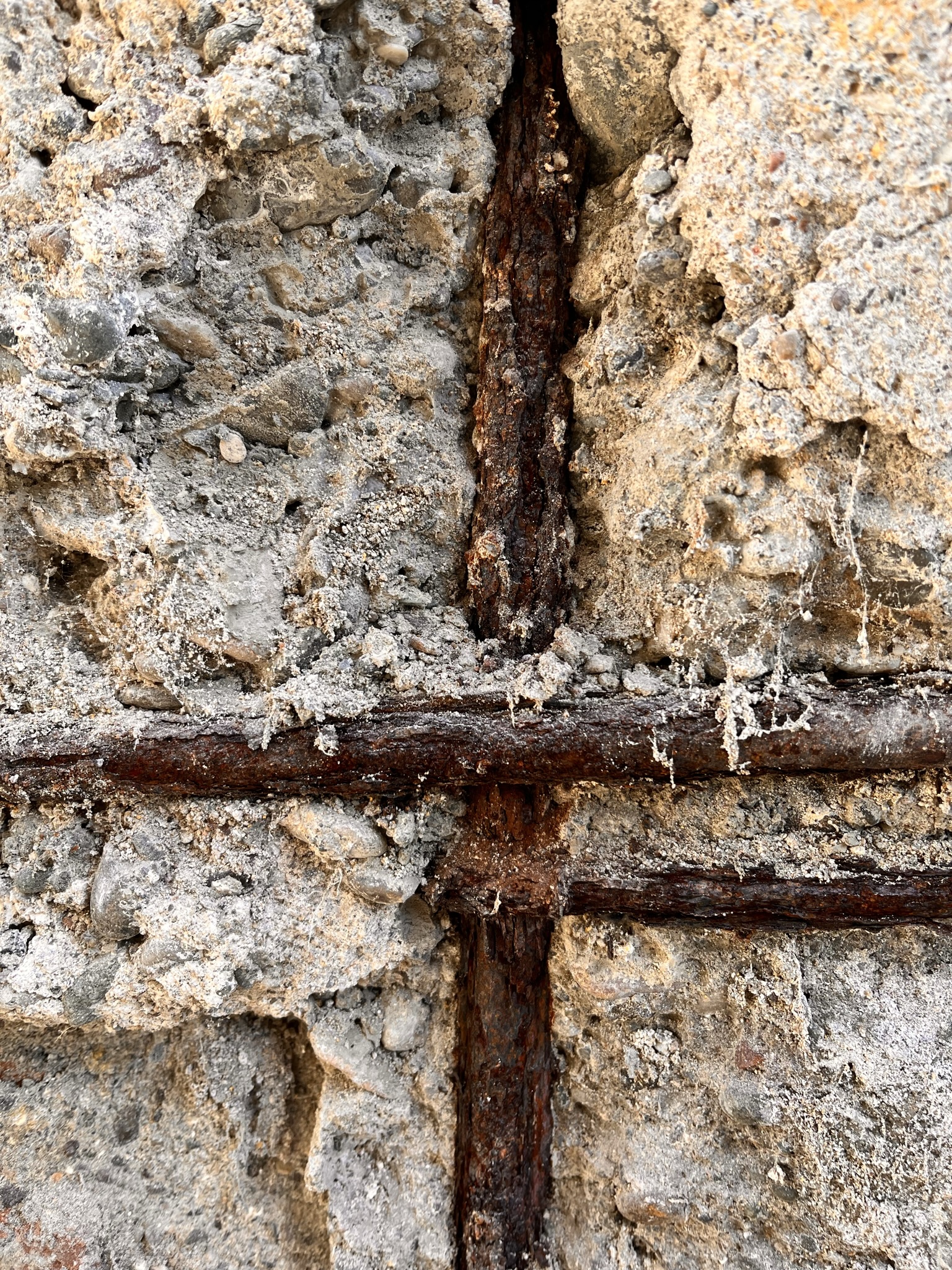 Corroded bars — image 10