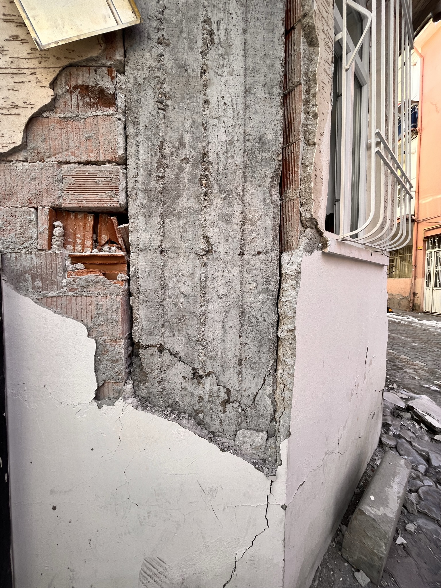 Damaged members — image 13