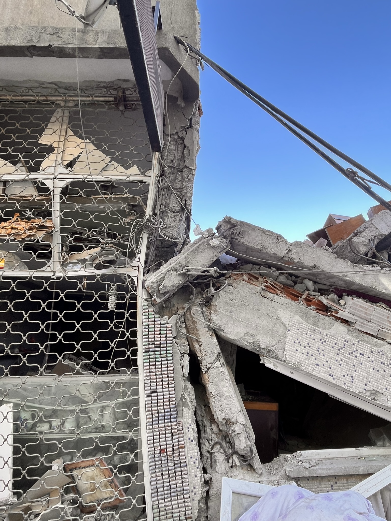 Damaged members — image 18