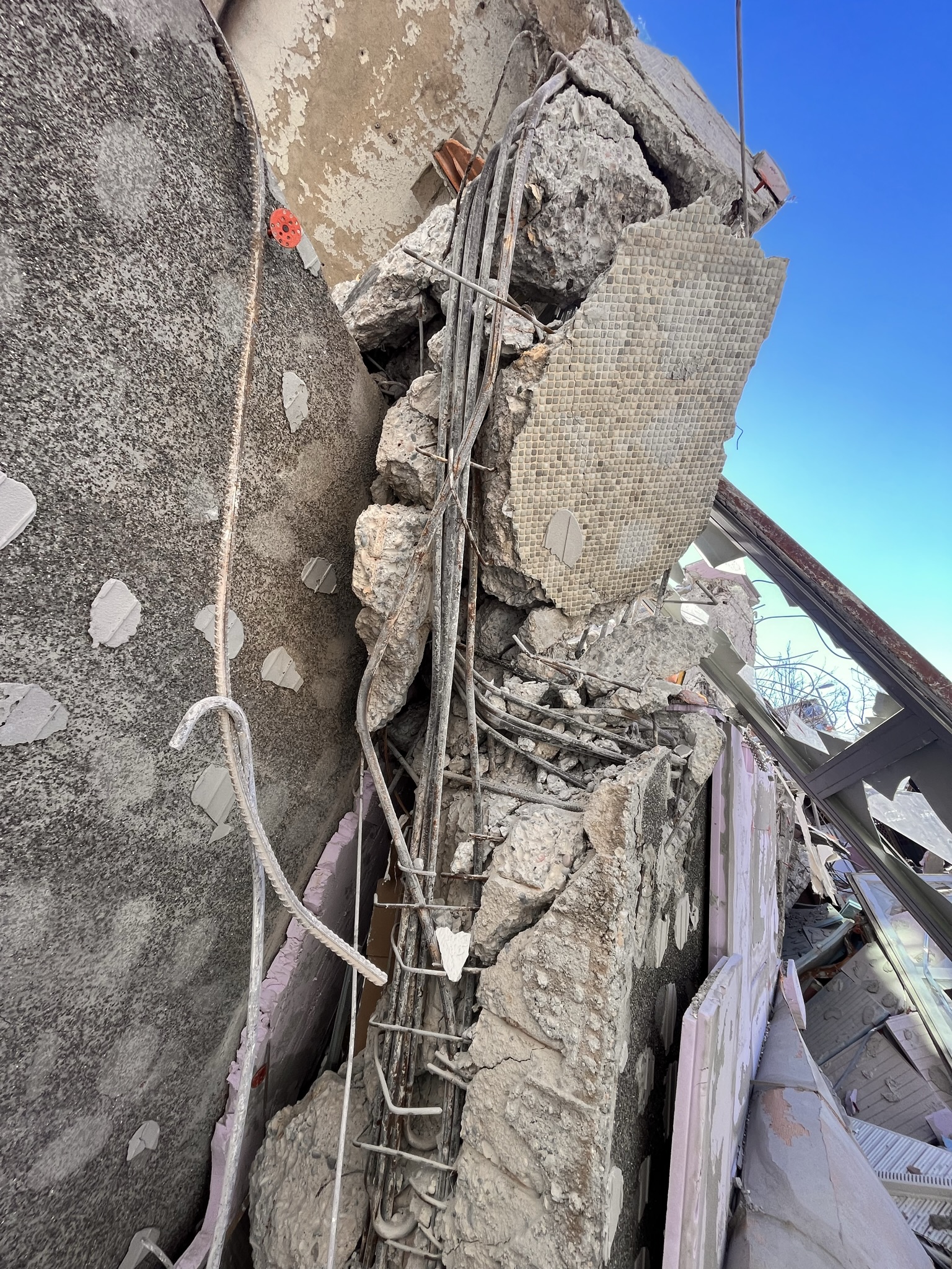 Damaged members — image 21