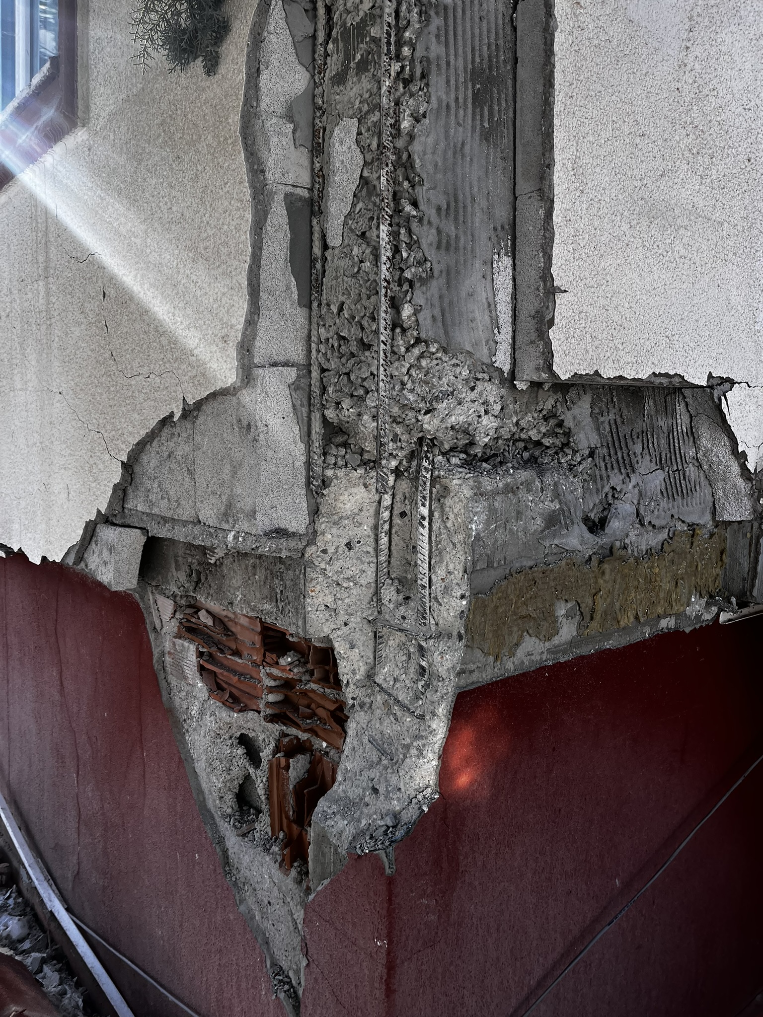 Damaged members — image 28